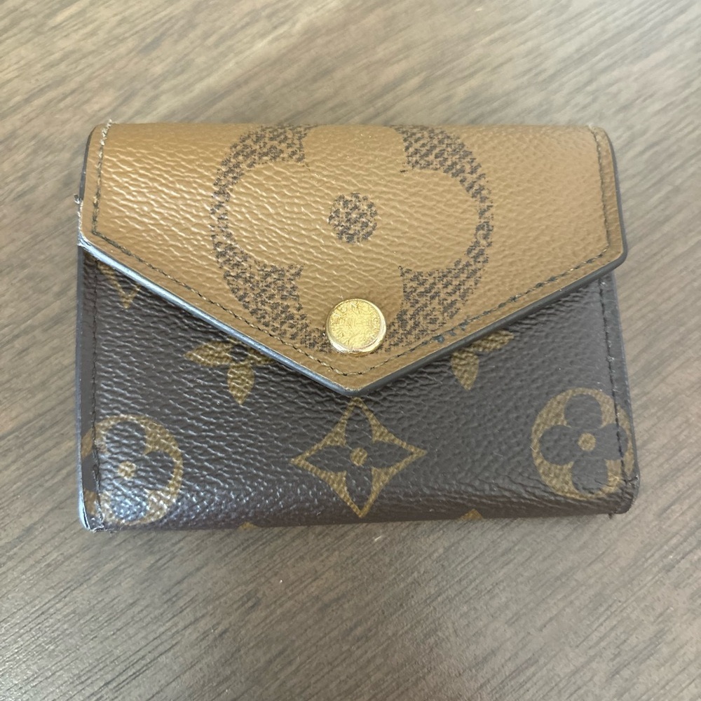 Louis Vuitton victorine wallet